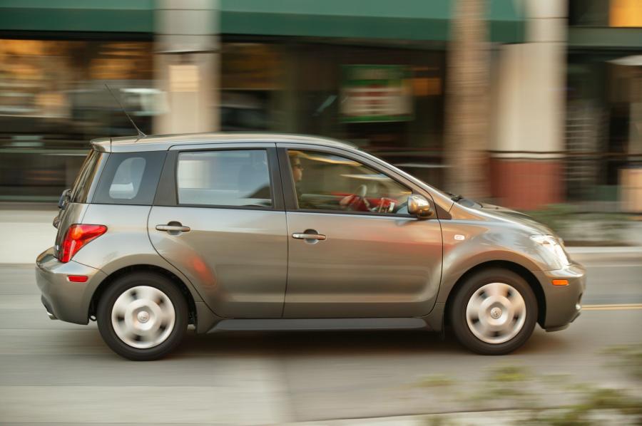  Scion xA 2003 года  (фото 10 из 25)